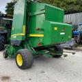 John Deere 592 round baler