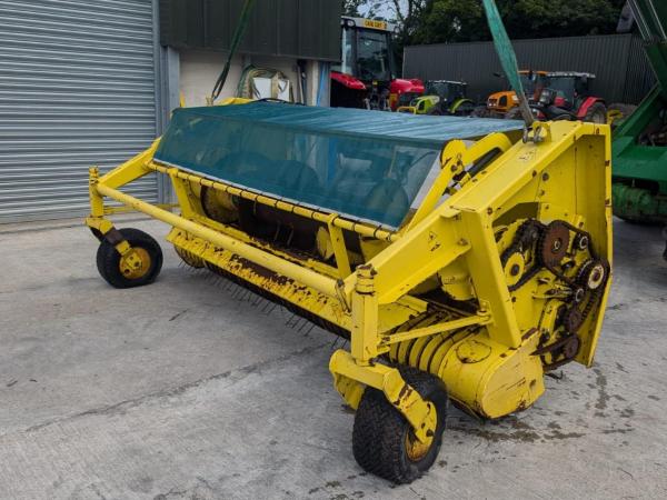 John Deere 630a grass header