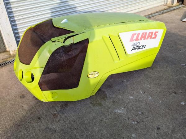 Claas Arion 410 bonnet