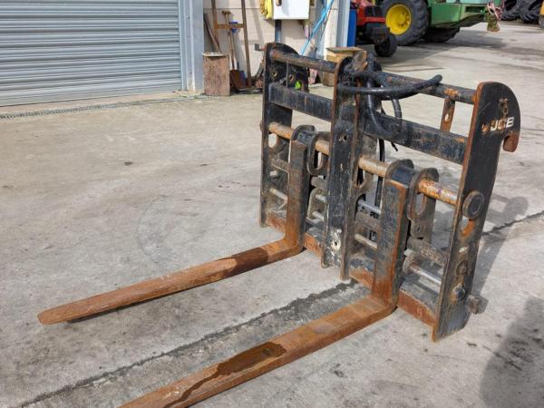 JCB pallet forks Hydraulic sliding forks